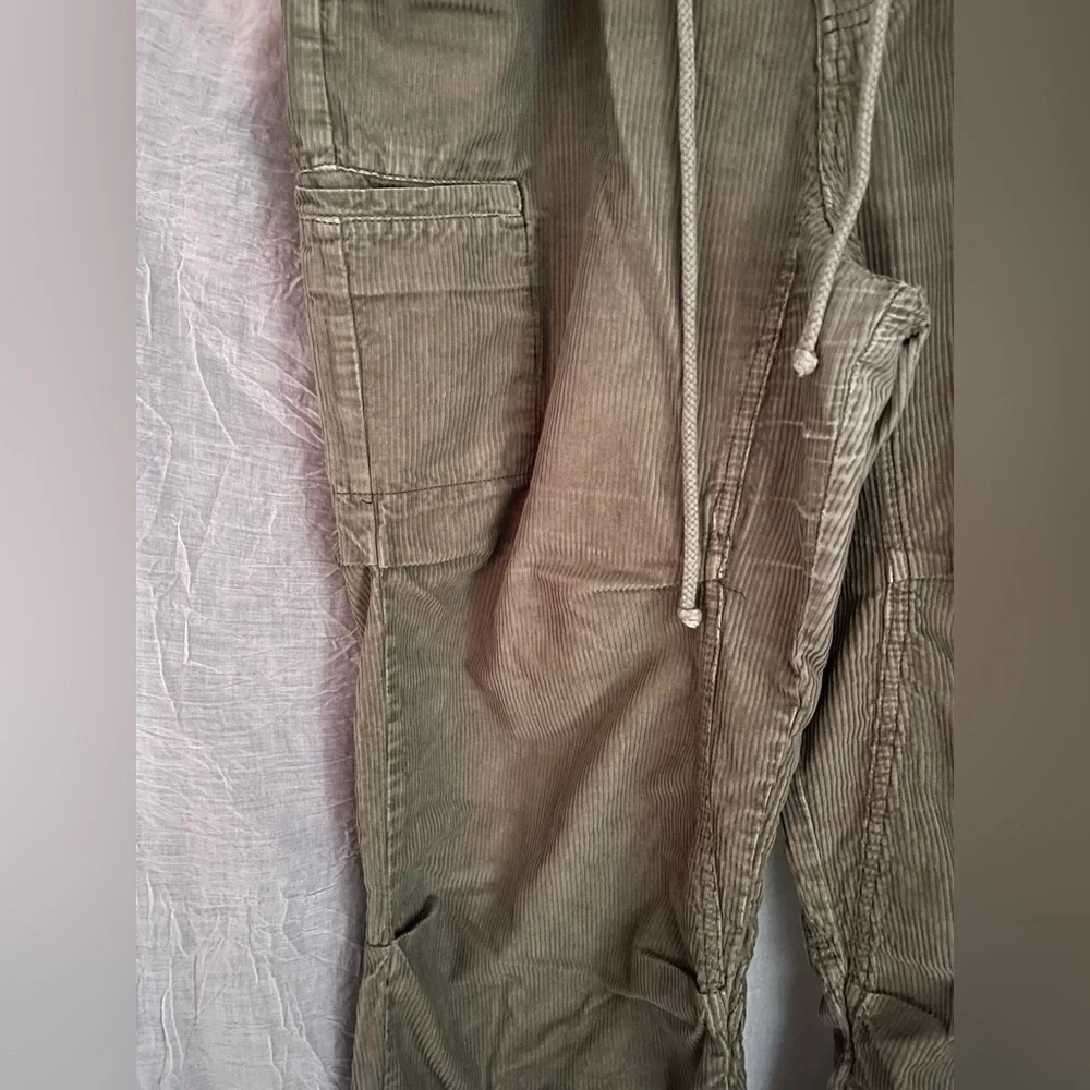 We The Free Green Cargo Pants slouchy fit, button fly, drawstring waist - Picture 4 of 8